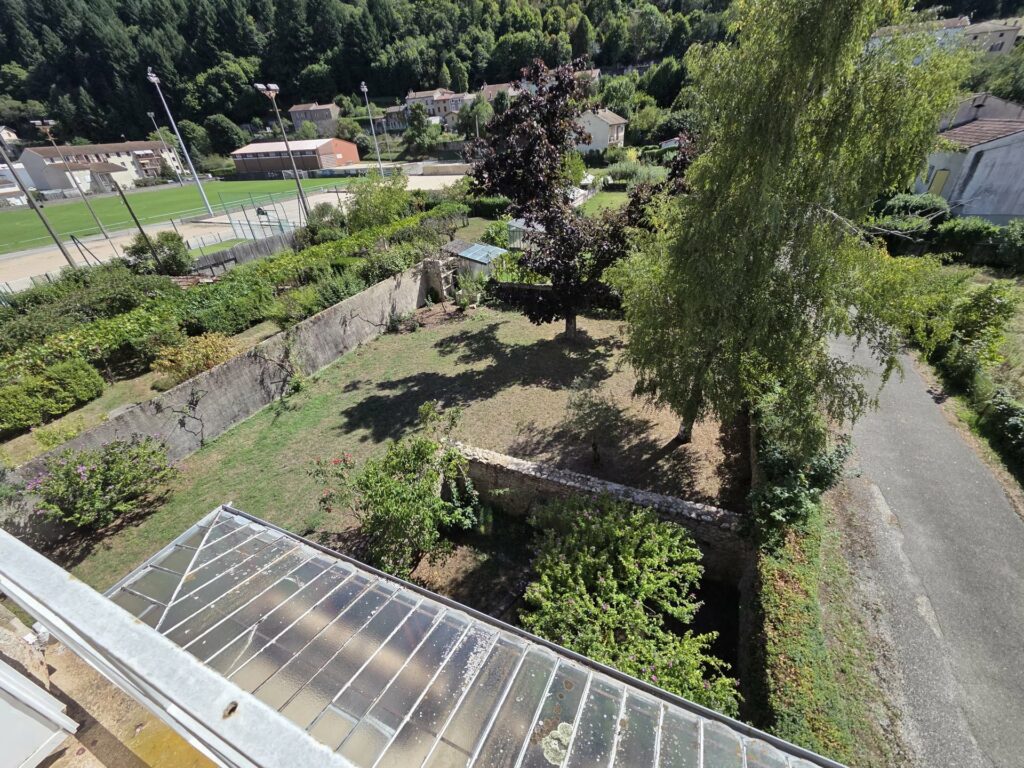 Maison de caractère en pierre  246 m²  Jardin  Centre de Lamastre à pied