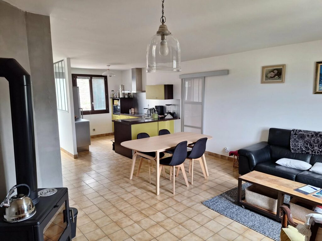 Maison de Plain-Pied avec Jardin à Désaignes