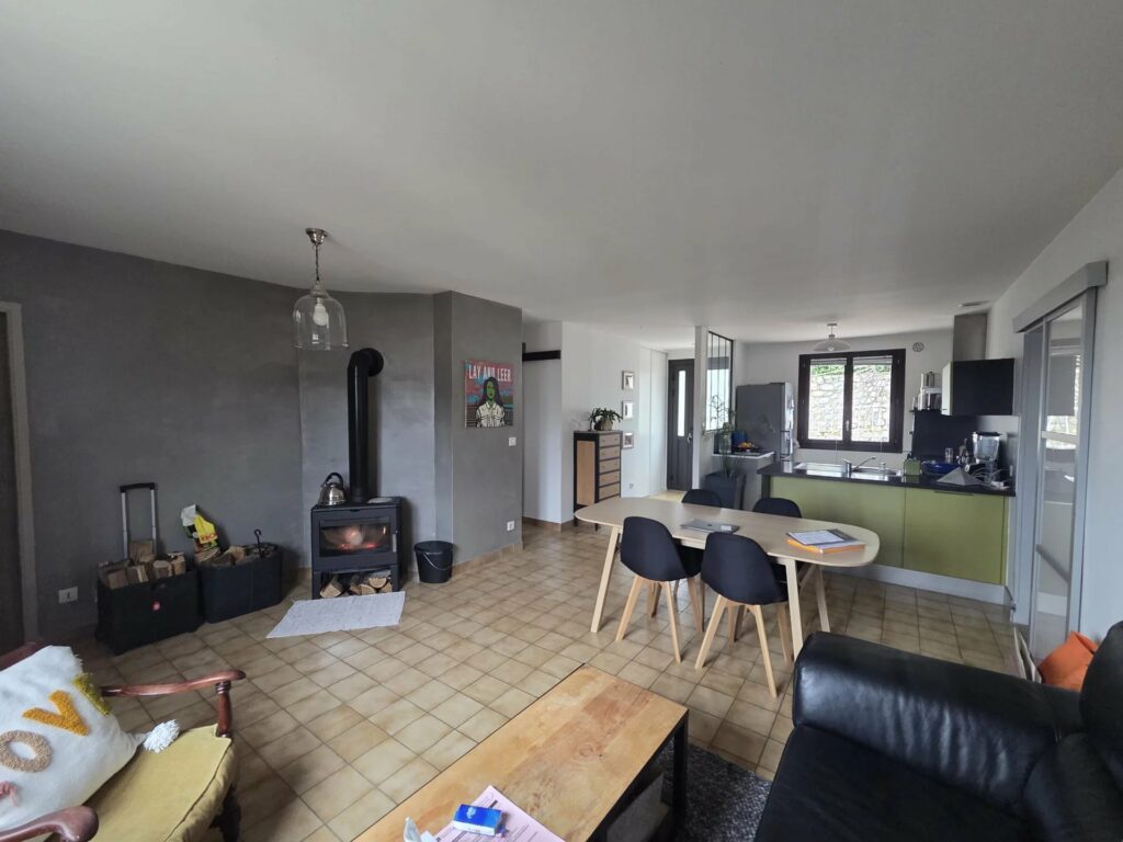 Maison de Plain-Pied avec Jardin à Désaignes