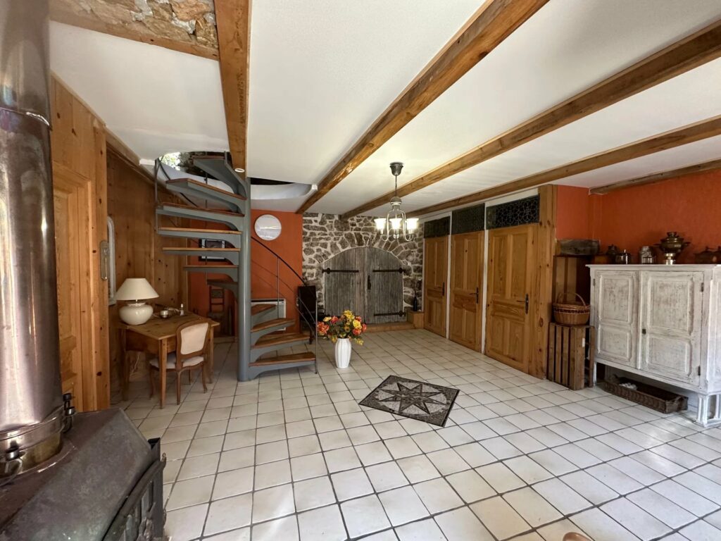 Grande Maison en pierre à SAINT PIERRE SUR DOUX