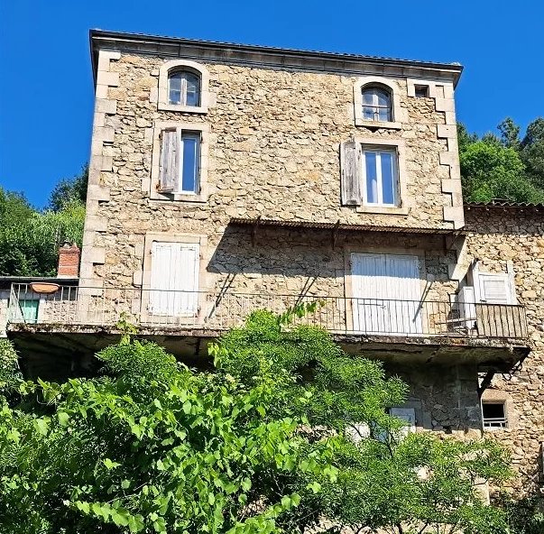 Maison offrant de nombreuses possibilités d&rsquo;aménagement à LAMASTRE