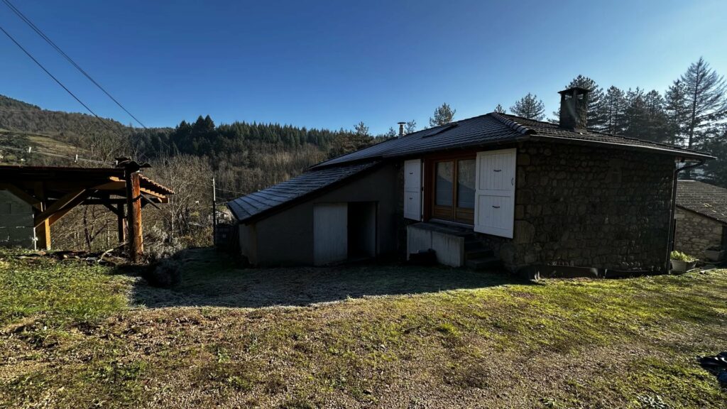 Propriété entièrement rénovée à DESAIGNES