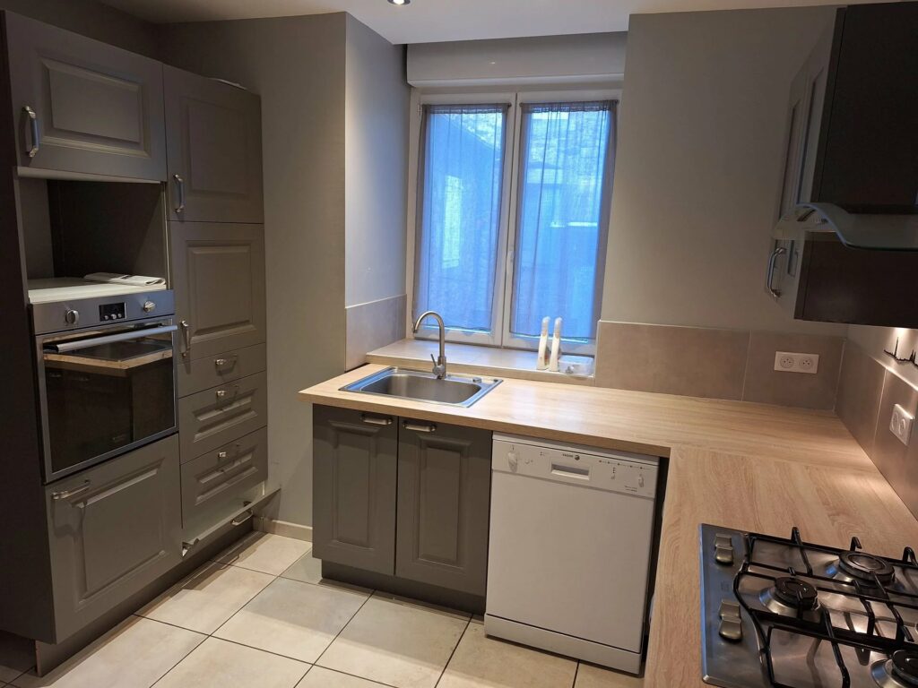 07 – Ardèche Verte – Lamastre – Maison de rue tout confort entièrement rénovée avec terrasse