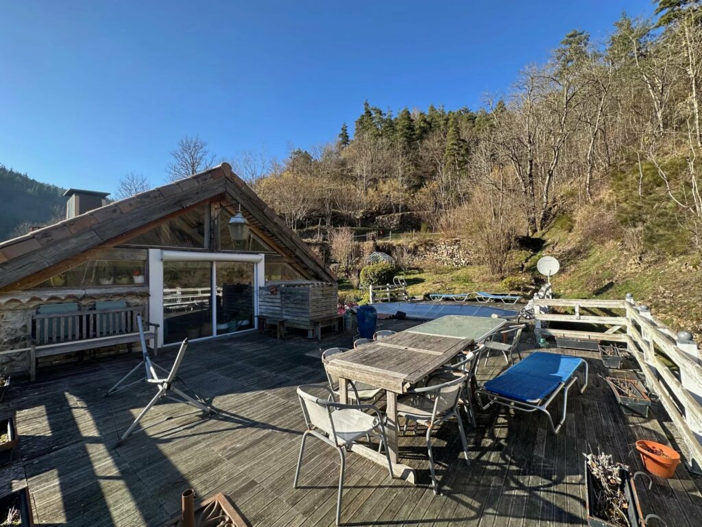 Grande Maison en pierre à SAINT PIERRE SUR DOUX