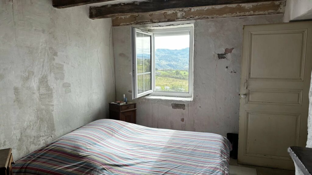 Maison en pierre à rénover avec ruine à réhabiliter