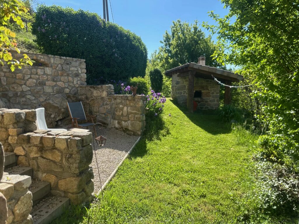 Propriété en pierre rénovée  243 m² habitables  Vue imprenable  Vallée de l&rsquo;Eyrieux