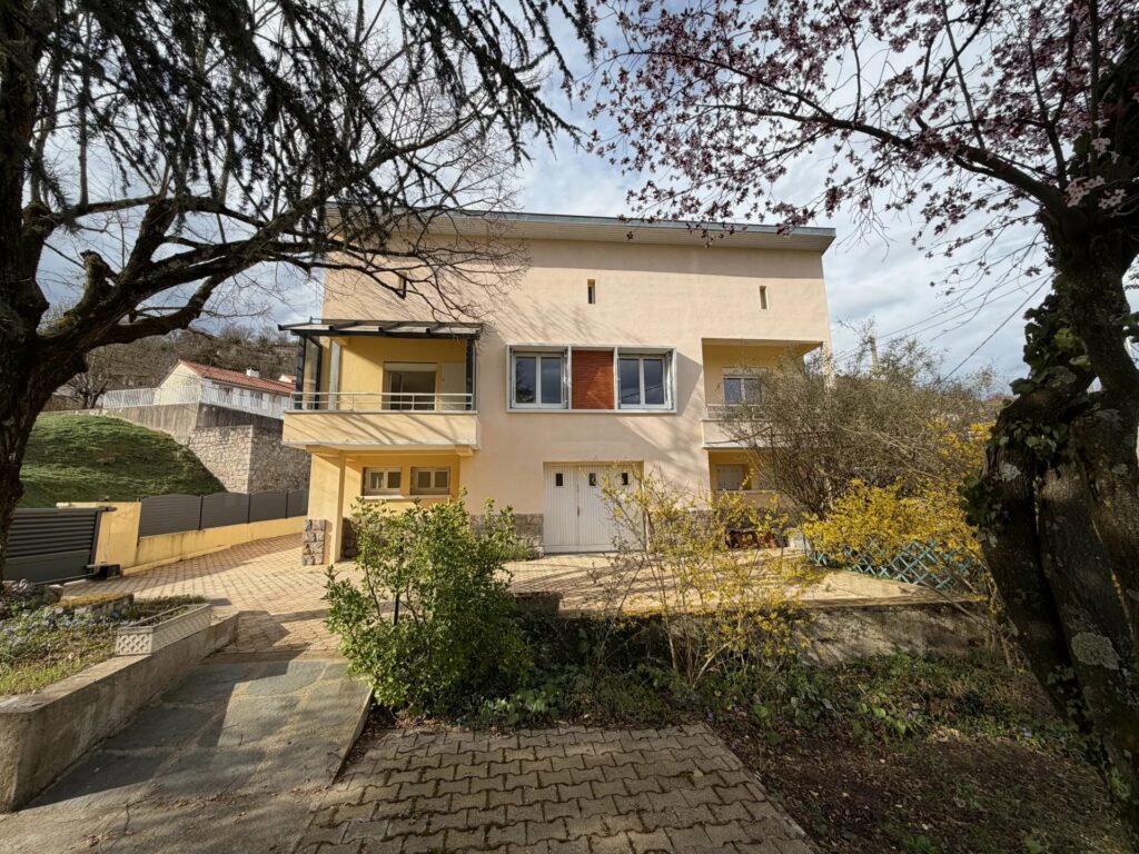 Maison lumineuse de 7 pièces à Lamastre