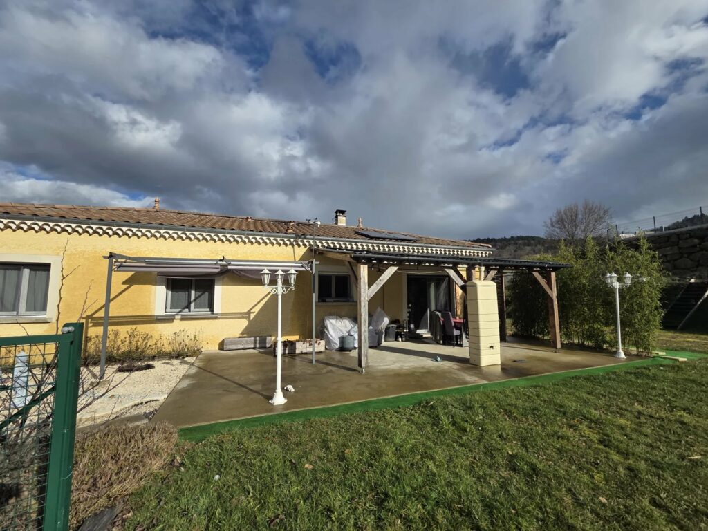 Villa de 2010 à Gilhoc-sur-Ormèze