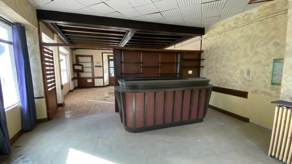 Immeuble Commercial et Résidentiel