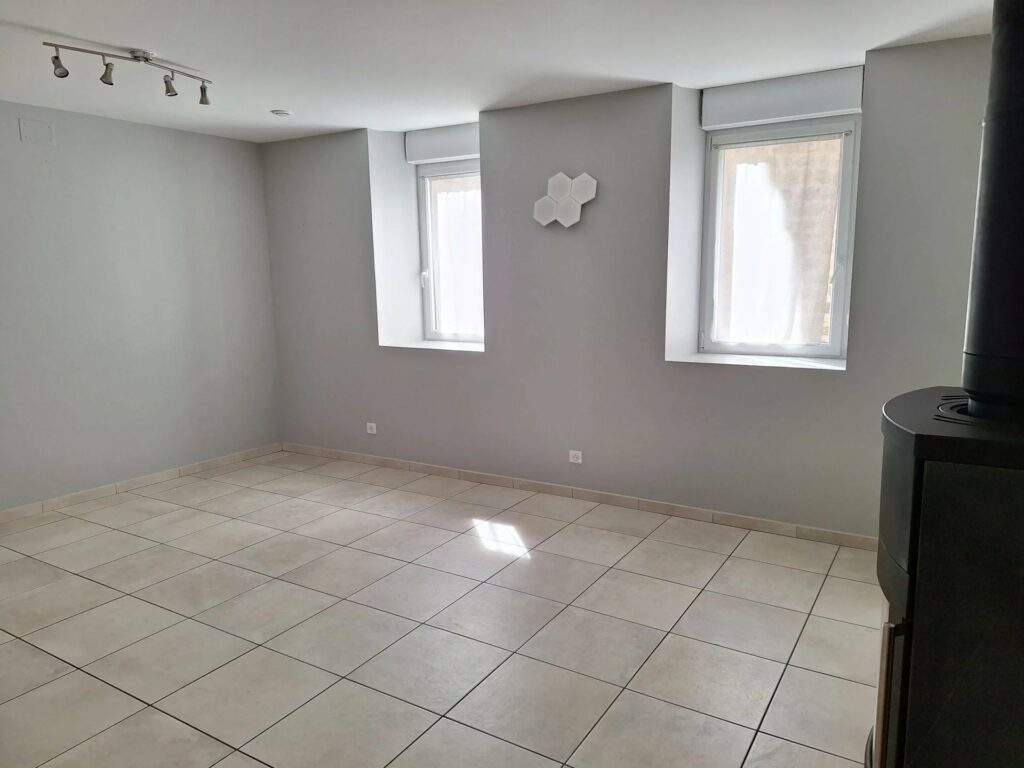 07 – Ardèche Verte – Lamastre – Maison de rue tout confort entièrement rénovée avec terrasse