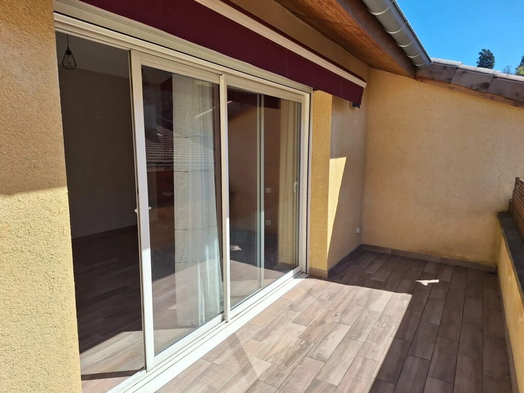 07 – Ardèche Verte – Lamastre – Maison de rue tout confort entièrement rénovée avec terrasse