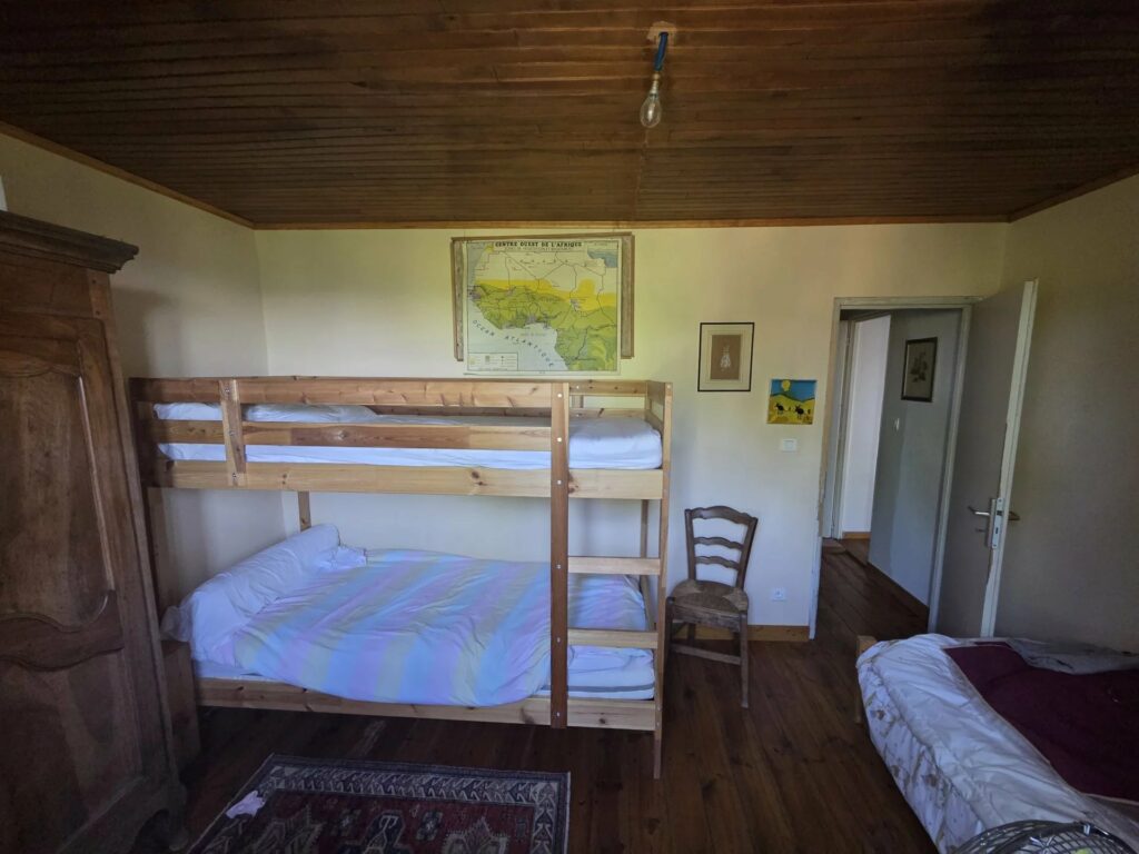 À proximité de Vernoux-en-Vivarais  Grande propriété en pierre avec vue panoramique