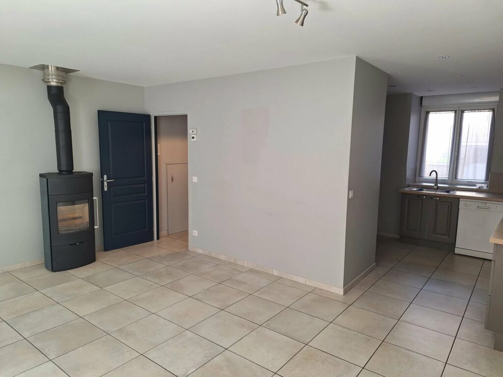 07 – Ardèche Verte – Lamastre – Maison de rue tout confort entièrement rénovée avec terrasse