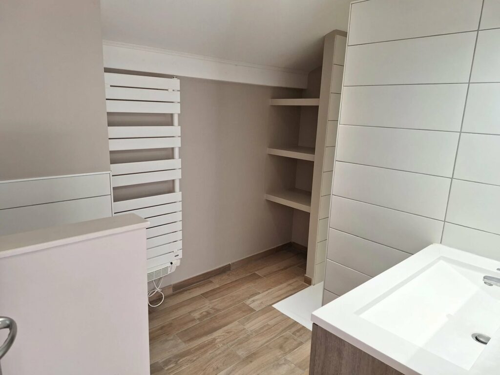 07 – Ardèche Verte – Lamastre – Maison de rue tout confort entièrement rénovée avec terrasse