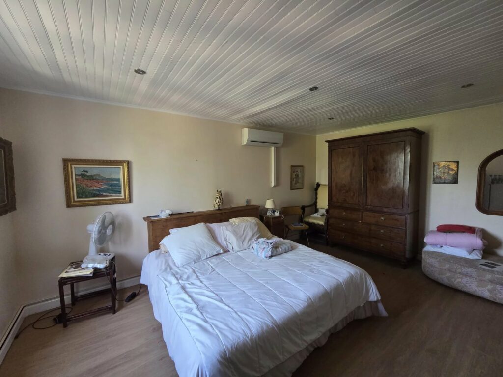 À proximité de Vernoux-en-Vivarais  Grande propriété en pierre avec vue panoramique