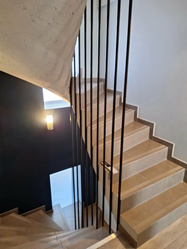 07 – Ardèche Verte – Lamastre – Maison de rue tout confort entièrement rénovée avec terrasse