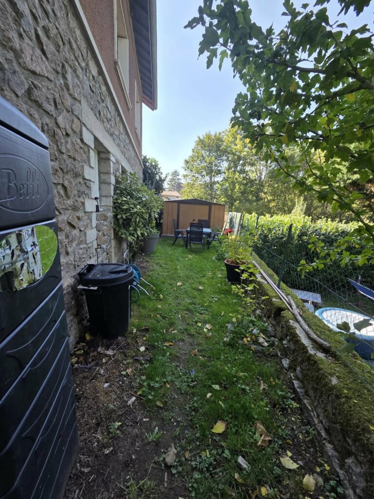 SAINT BASILE – Maison avec grand terrain