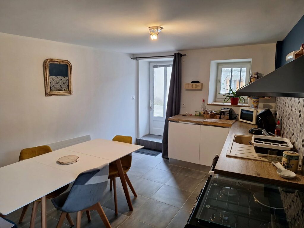Maison de village en pierre T4 rénovée