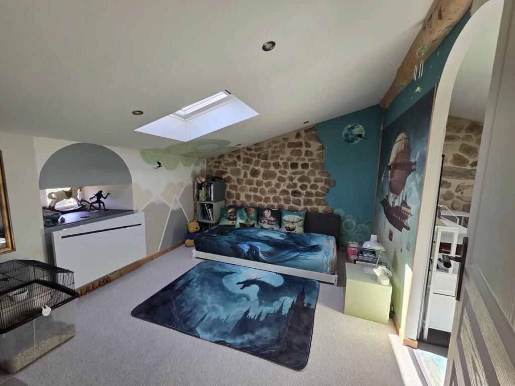 Maison avec dépendances en pierre