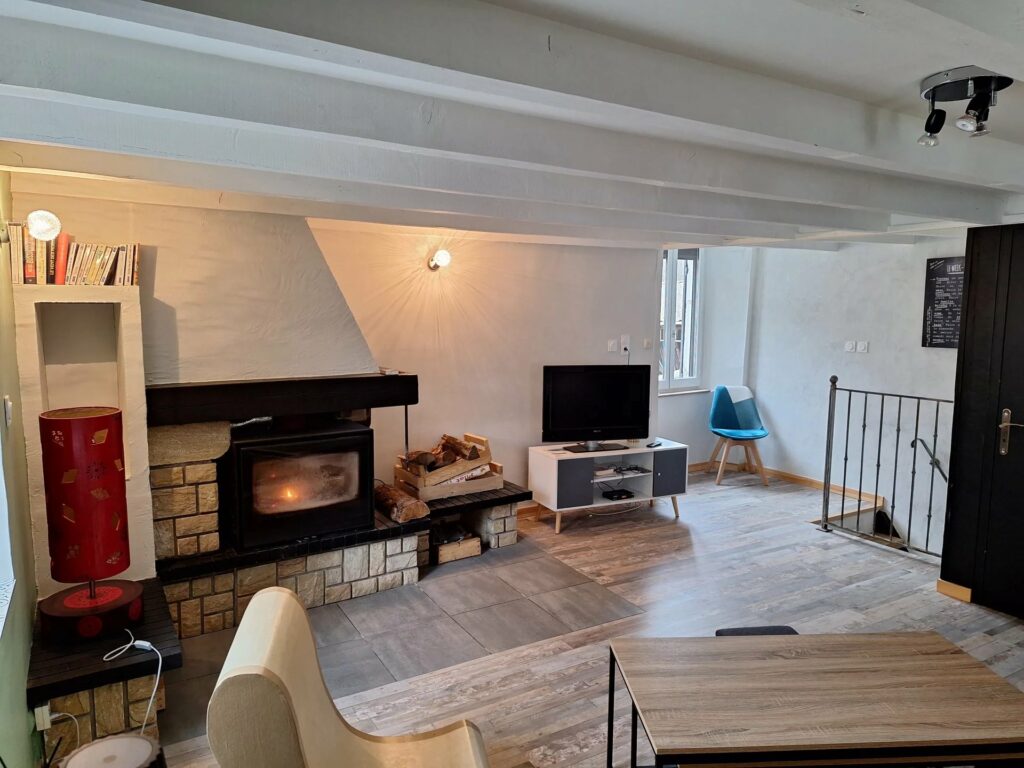Maison de village en pierre T4 rénovée