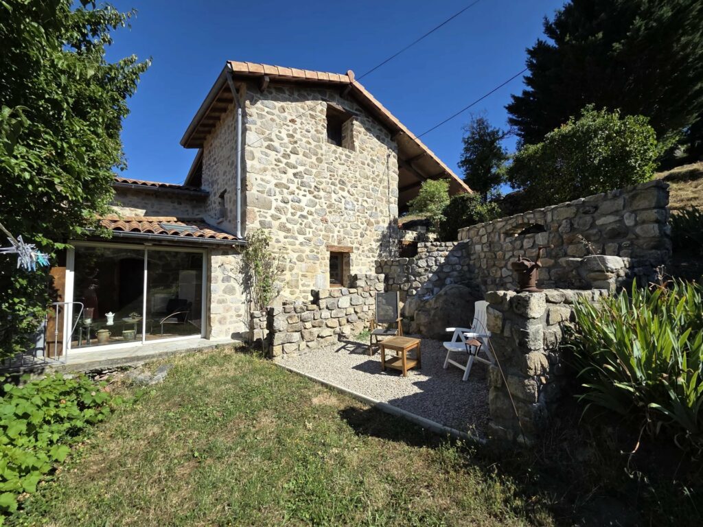 Propriété en pierre rénovée  243 m² habitables  Vue imprenable  Vallée de l&rsquo;Eyrieux