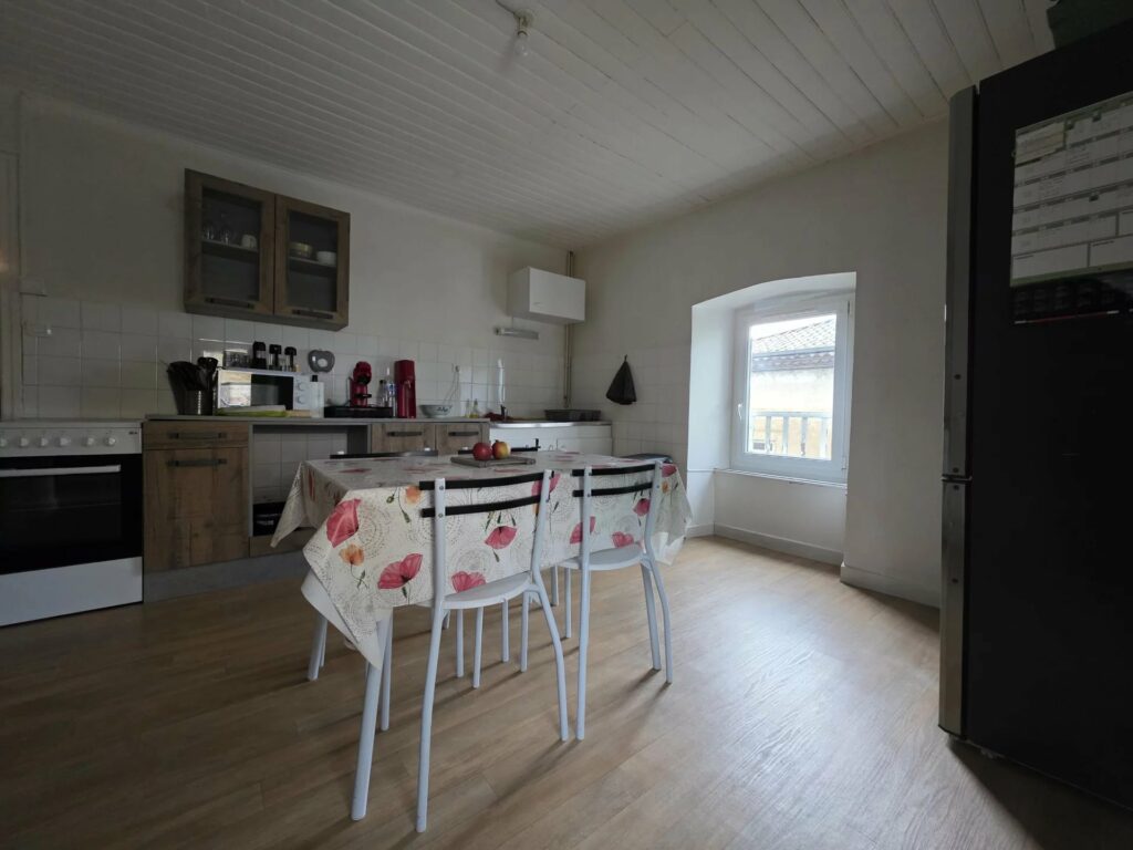 Appartement T3 meublé – 2ème étage
