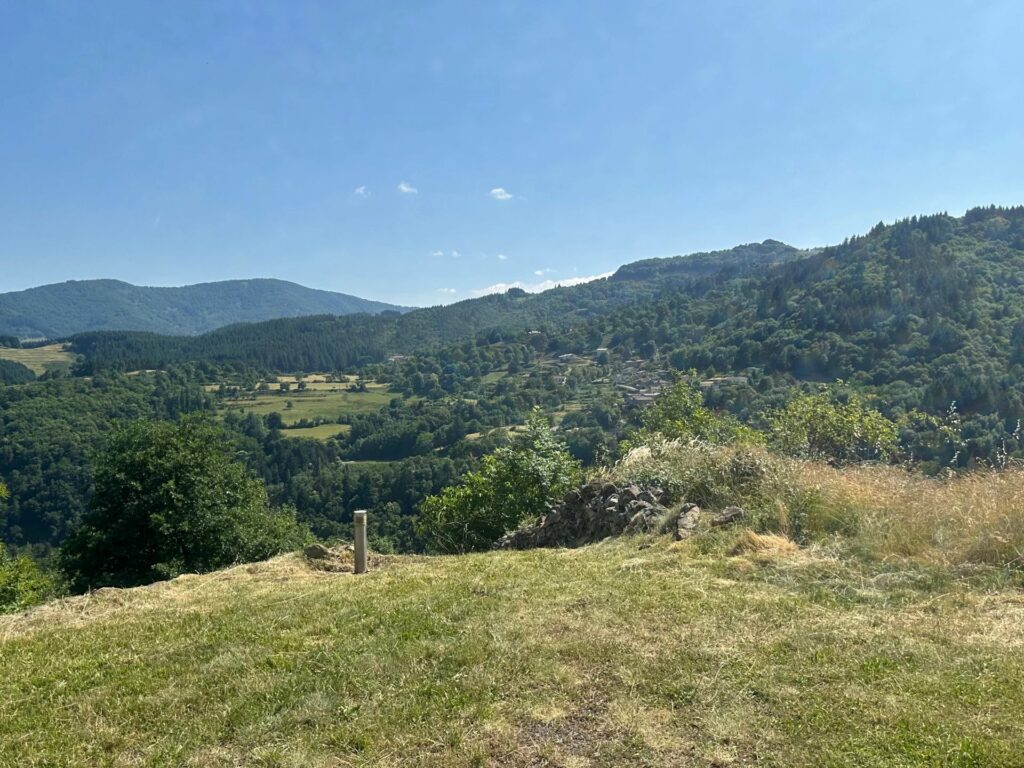 Propriété en pierre rénovée  243 m² habitables  Vue imprenable  Vallée de l&rsquo;Eyrieux